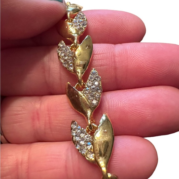 Gold and Diamond Leaf Adjustable Bracelet - Picture 5 of 6